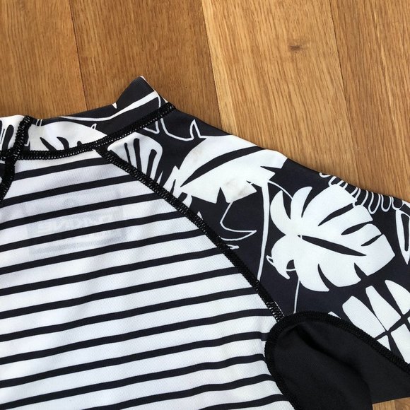 Girls Dakine rashguard, size 6 - Picture 4 of 4